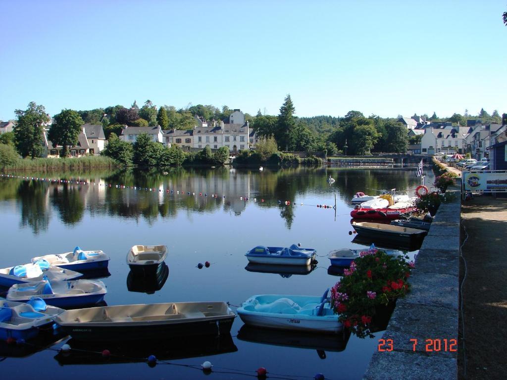 Hotel Du Lac Huelgoat Bagian luar foto