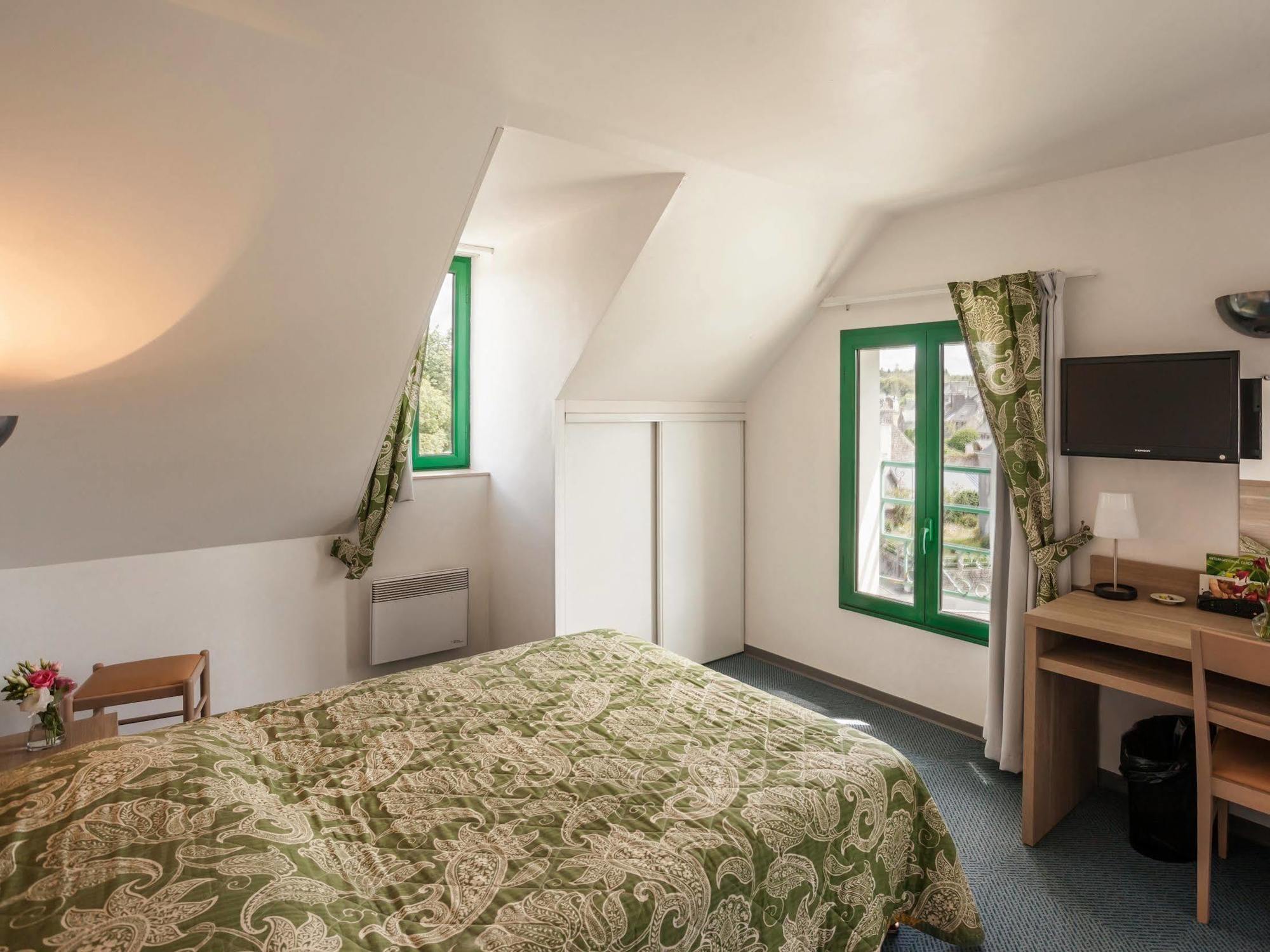 Hotel Du Lac Huelgoat Bagian luar foto