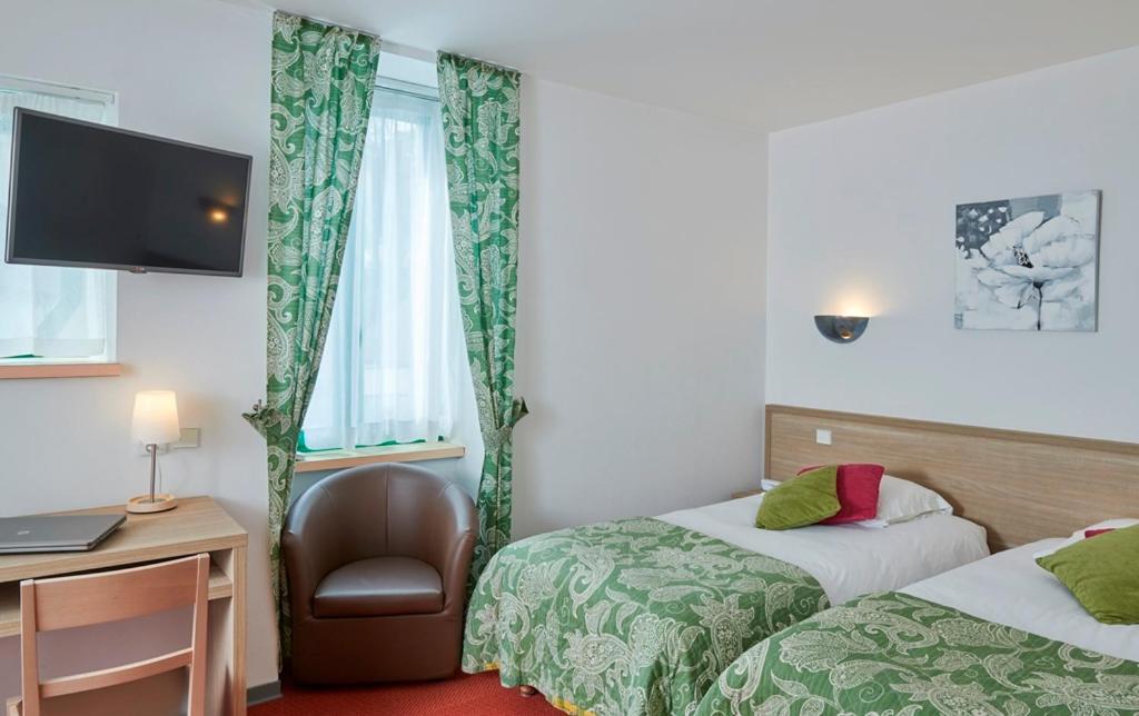 Hotel Du Lac Huelgoat Bagian luar foto