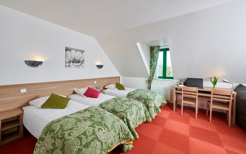 Hotel Du Lac Huelgoat Bagian luar foto